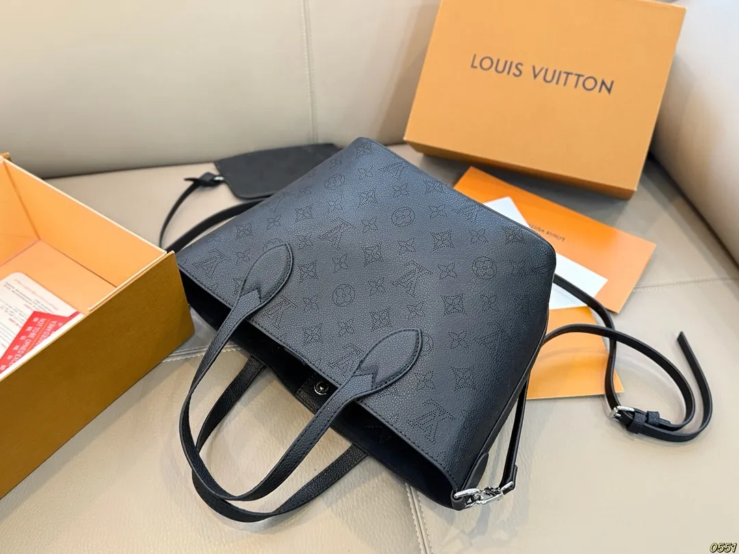 &yen;220 Lv菜篮子托特包 高颜值 潮酷 时尚女孩必入 适合日常 通勤 出街 尺寸20 20