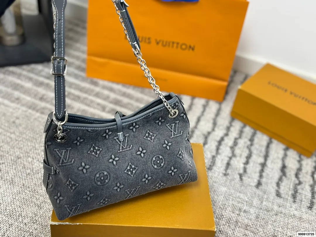 p195配礼盒🎁. Lv Carryall 新款通勤包颜值实用 #路易威登Lv #路易威登#Iv #路易威登louisvuitton#路易威登carryall #Carryall |v7月新款,可斜挎、单肩。容量保证,敞口磁铁吸内扣取放平板小电脑非常方便,设计比neverfull小巧、肩带够宽不那么勒;比graceful俏皮,上身完全;是驴家通勤包款颜值担当@ 尺寸:27*10*17cm