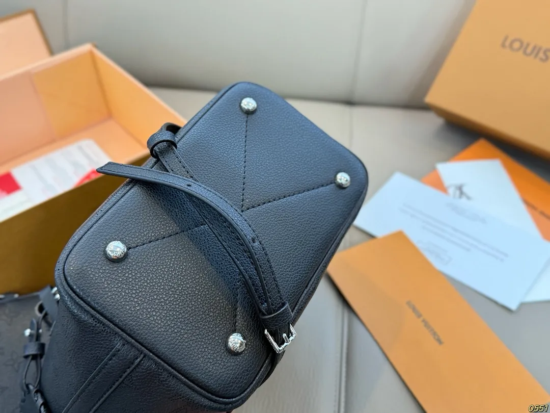 &yen;220 Lv菜篮子托特包 高颜值 潮酷 时尚女孩必入 适合日常 通勤 出街 尺寸20 20