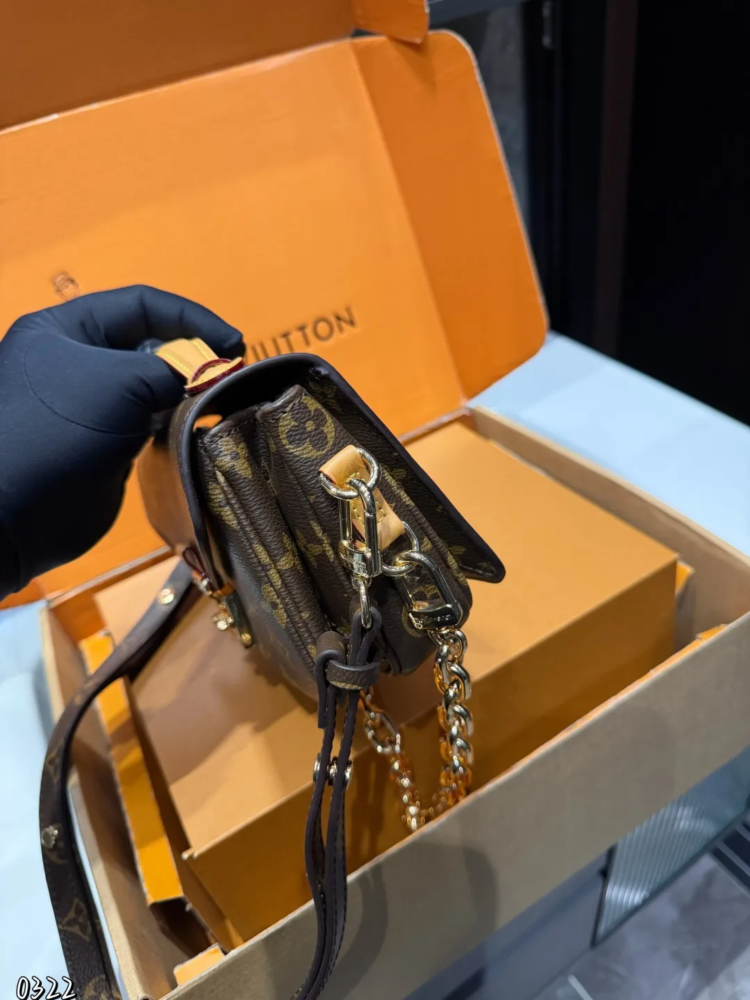 ❤️P195(礼盒包装)❤️ Lv新款邮差包 爆款到不能更爆的邮差包 METIS手袋 非常高级 皮料软硬刚好,尺寸:20 15