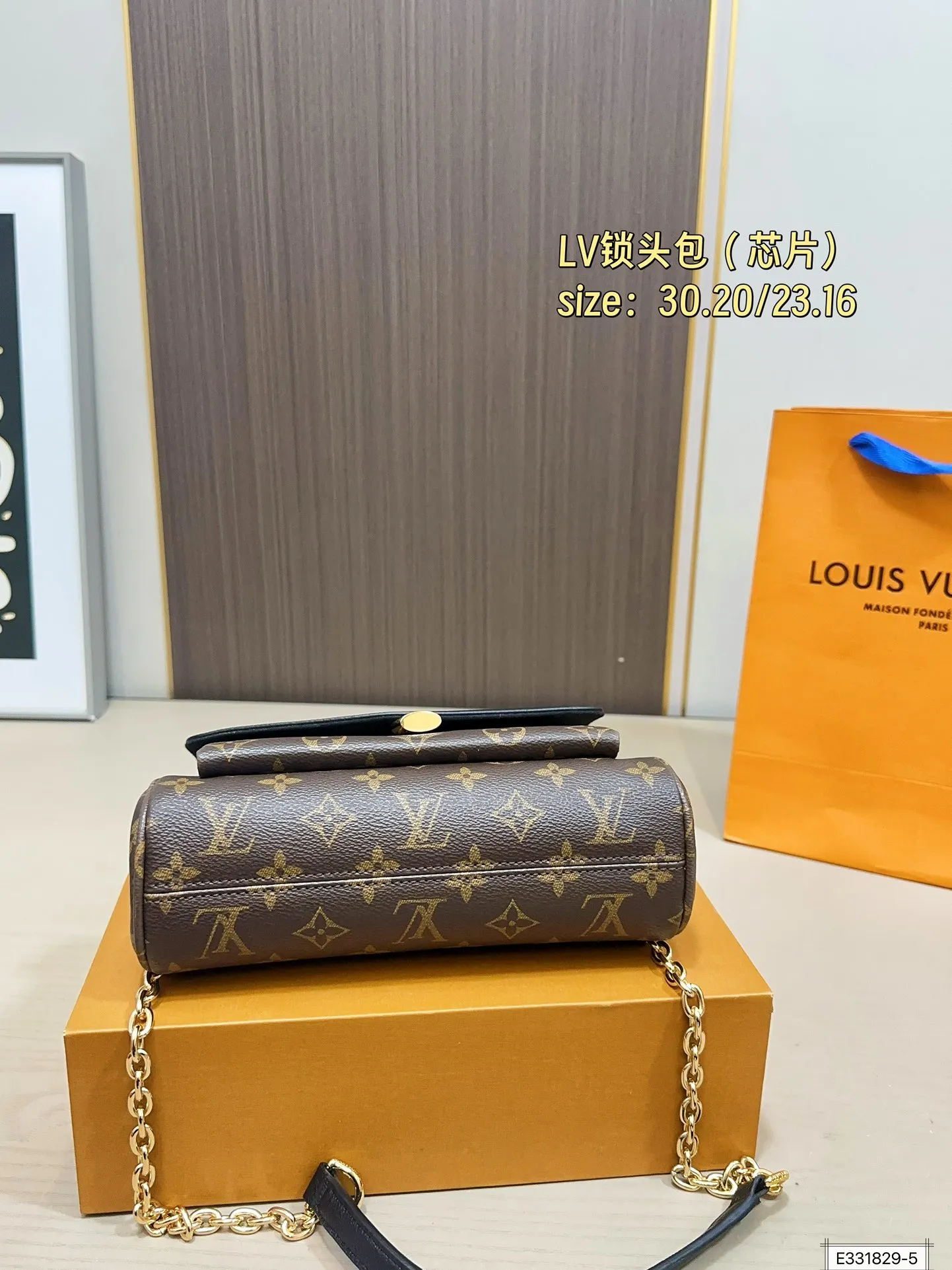 大号💰145 小号💰140 无盒 芯片 尺寸30.20/23.16 Lv Padlock on strap拼色锁头包 LV新款Padlock on strap拼色老花锁头包 小身材大容量 可以当腋下包可以斜挎 上身超好看⚠️大号黑色,焦糖色,小号黑色,酒红色⚠️