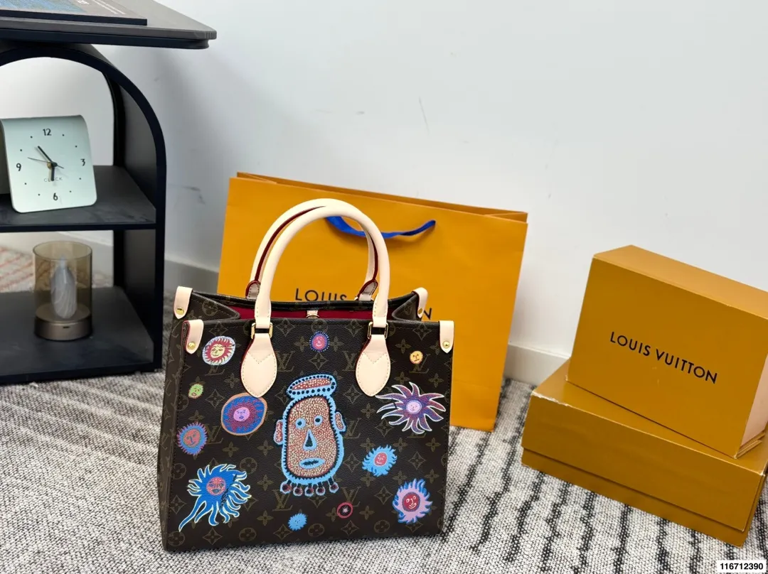 p150 无盒 LV丛林辣妈包onthego 颜值真的超级超级高 时尚感直接拉满 可爱的女孩永远的yyds 尺寸 :32 26