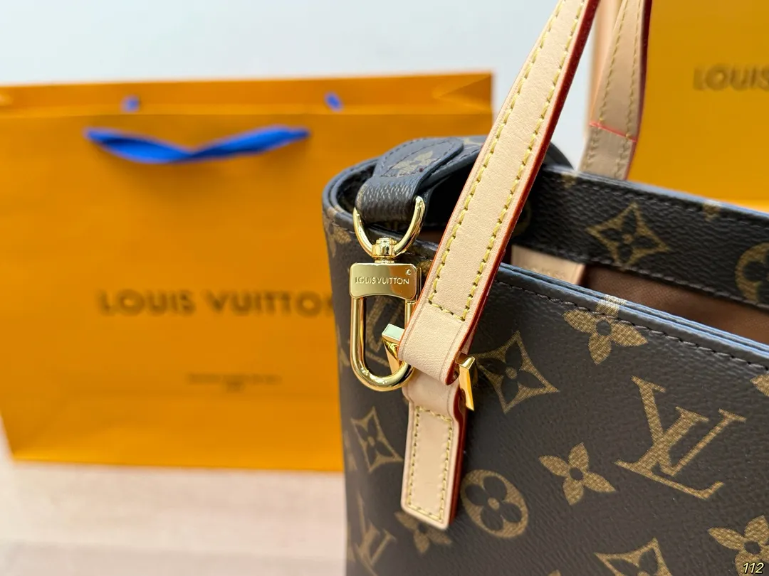 原单¥195飞机盒 升级版全钢五金 专柜同步163变码芯片 LV薇薇安水桶包 妥妥宝藏中古包包 可爱飒酷女孩必备 叫人无法抗拒 尺寸21 21