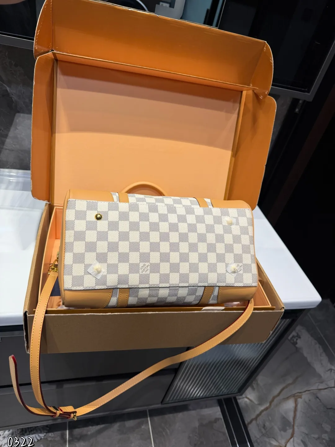 ❤️P200(礼盒包装)❤️ LV枕头包 日常最推荐 手提/斜挎/单肩更舒服 尺寸32 21cm