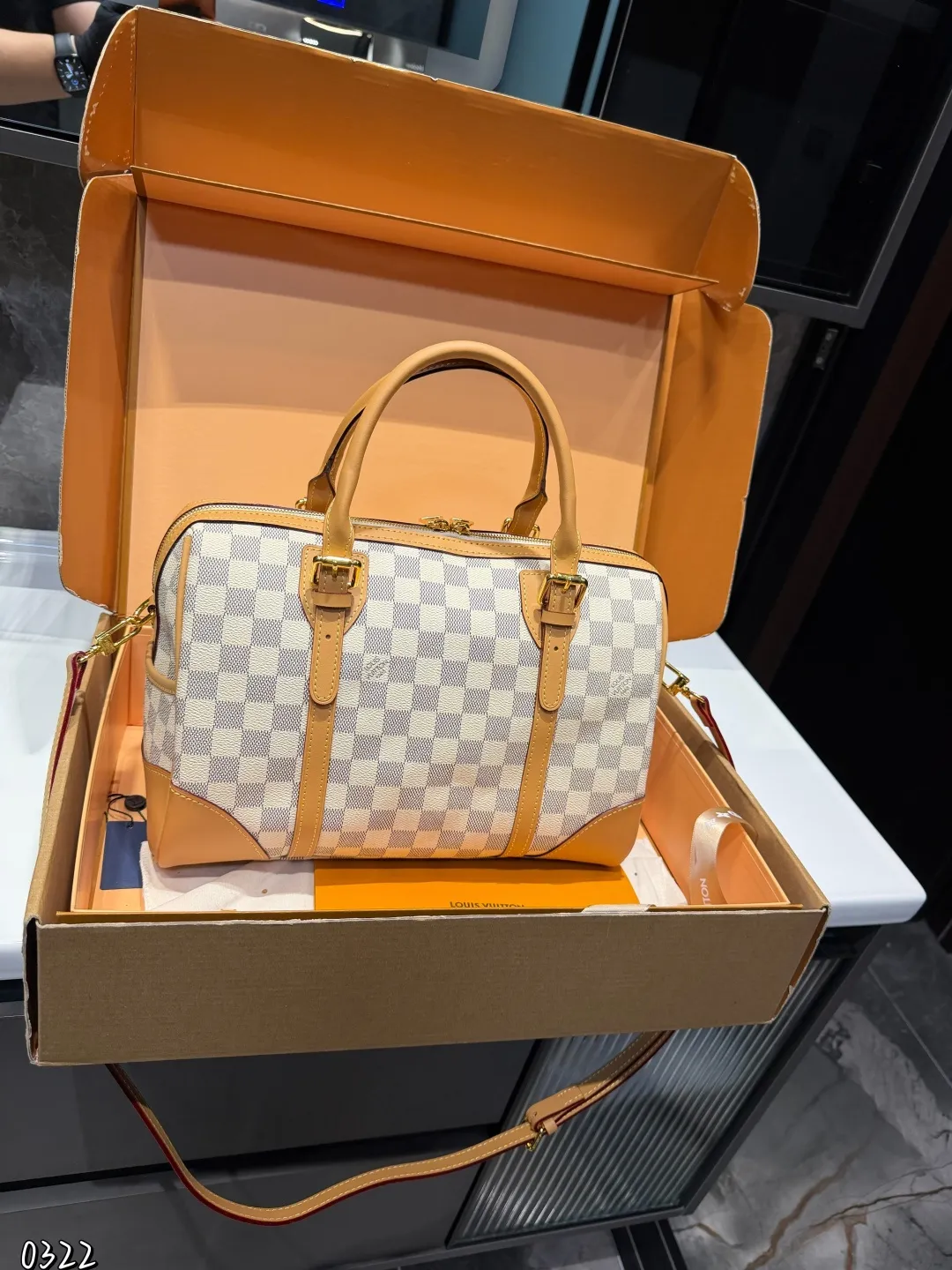 ❤️P200(礼盒包装)❤️ LV枕头包 日常最推荐 手提/斜挎/单肩更舒服 尺寸32 21cm