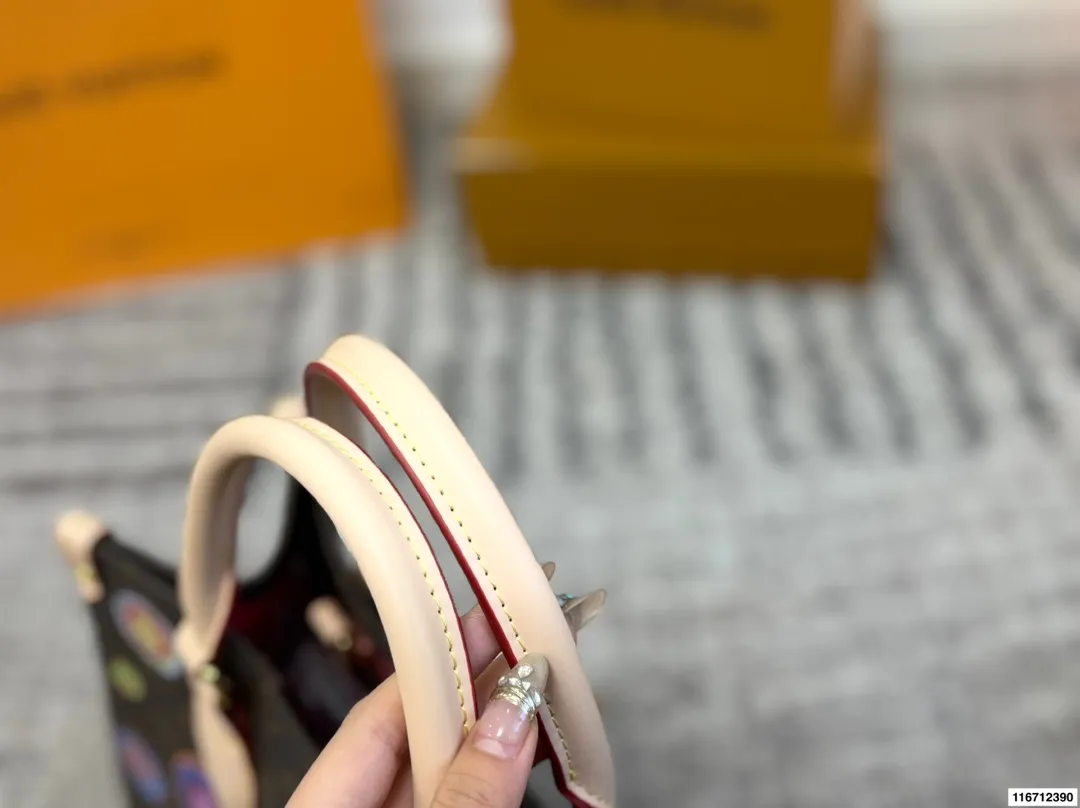 p150 无盒 LV丛林辣妈包onthego 颜值真的超级超级高 时尚感直接拉满 可爱的女孩永远的yyds 尺寸 :32 26