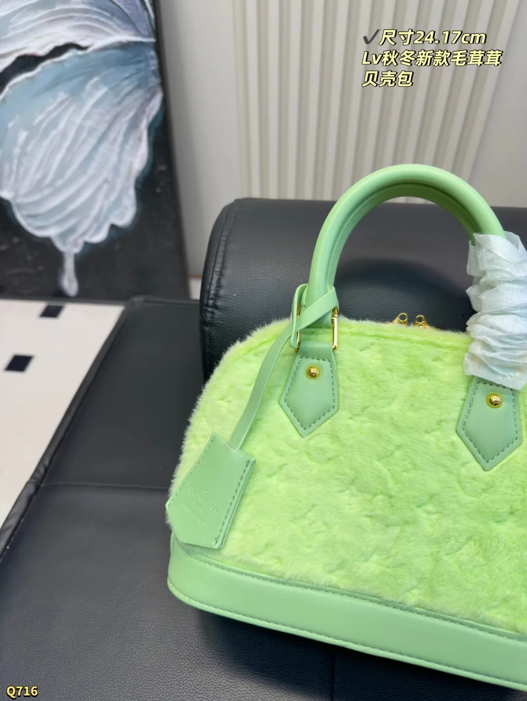 💰185配折叠盒 尺寸24.17cm Lv 新款毛绒绒贝壳包 新款,这款贝壳包一眼就看上,很别致,容量超大超百搭