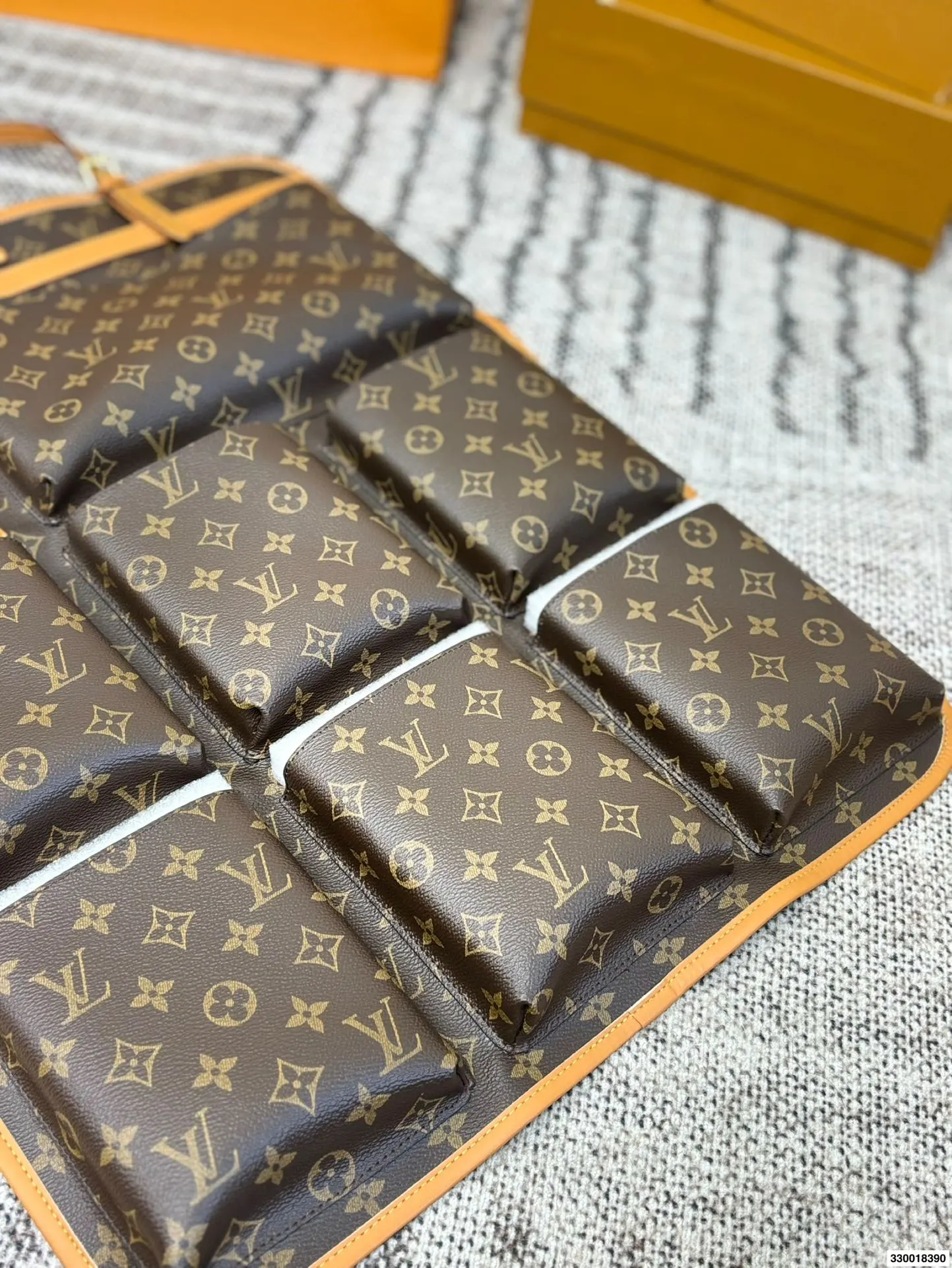 p150 尺寸46×59折叠盒飞机盒 Lv 收纳袋 非常具有设计感 简约又精致,细节满满