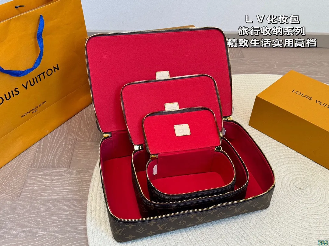 &yen;130/&yen;120/&yen;110 LV 化妆包 LV旅行收纳系列 实用 真的很美很喜欢！实用、美观、耐造、出去旅游看了心情也会好好 尺寸：34 22 8/23 14 8/17 10 8