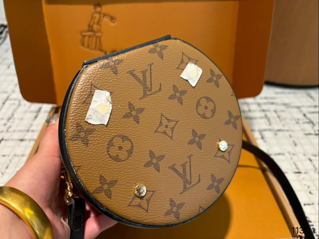 P185配礼盒🎁 Lv cannes 水桶包 发财桶新出的 太可爱啦nano发财桶 越用越香!!! 尺寸大号15 17