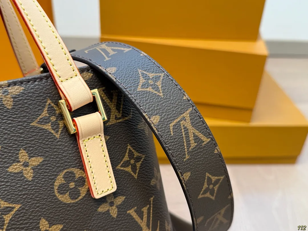 原单&yen;195飞机盒 升级版全钢五金 专柜同步163变码芯片 LV薇薇安水桶包 妥妥宝藏中古包包 可爱飒酷女孩必备 叫人无法抗拒 尺寸21 21