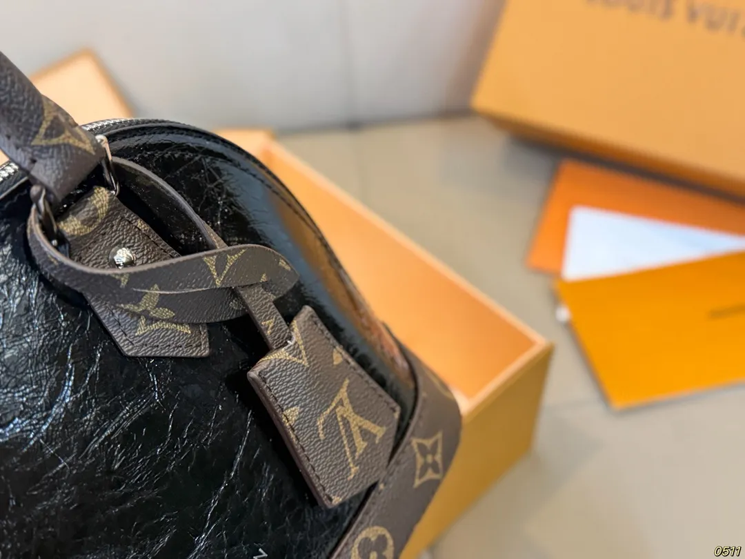 ¥145折叠盒 LV新款贝壳包 很高级可盐可甜 极致美感 绝美女孩就是你 尺寸24 17