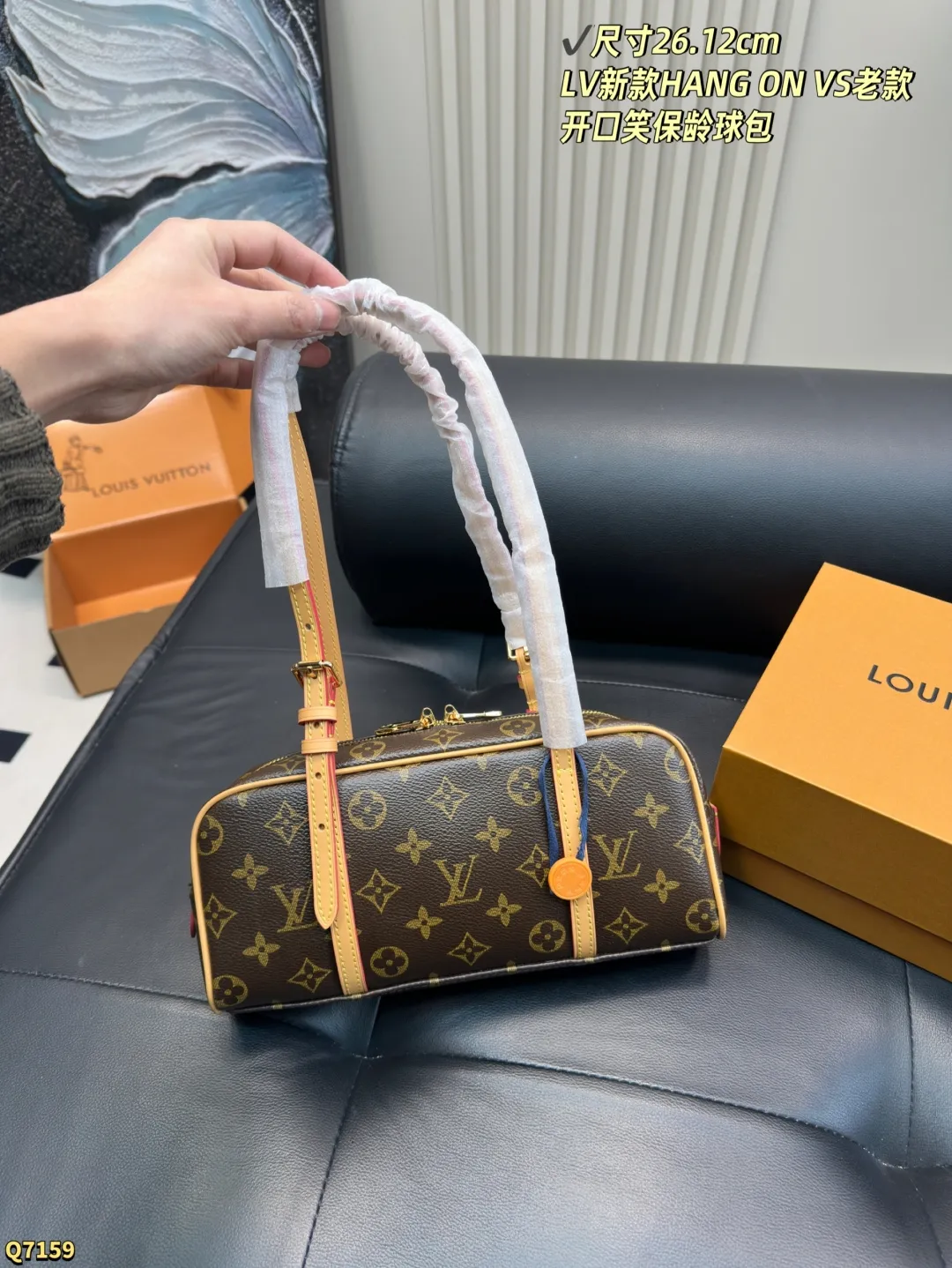 💰190配全套礼盒 尺寸26.12cm LV新款HANG ON VS老款开口笑保龄球包，新款容量很不错 又是哪位女生复古法式风格 能驾驭它吖～