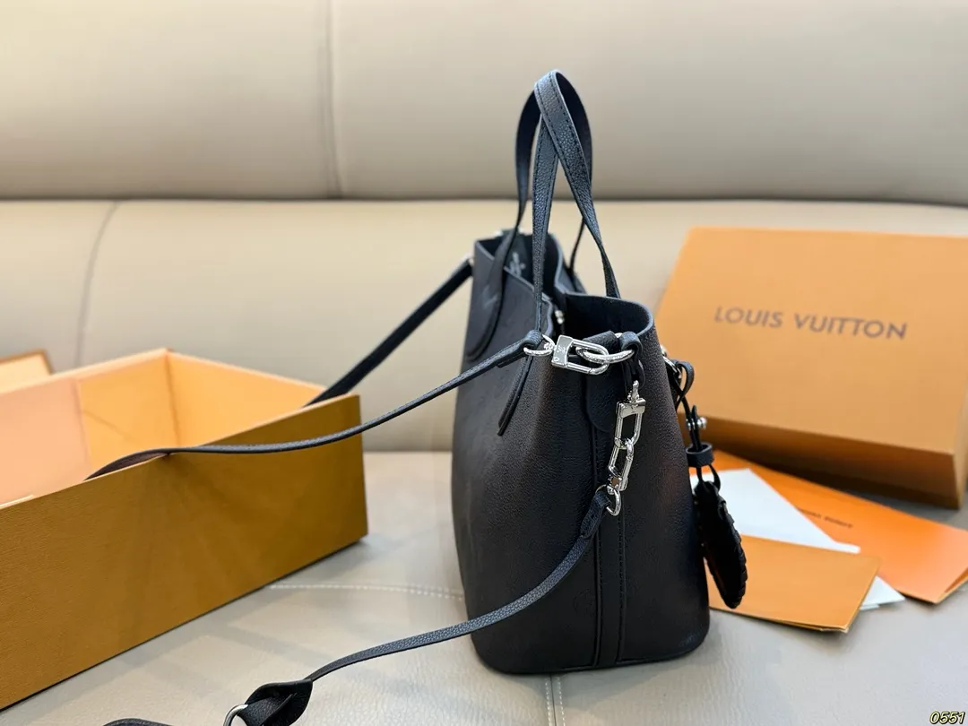 &yen;220 Lv菜篮子托特包 高颜值 潮酷 时尚女孩必入 适合日常 通勤 出街 尺寸20 20