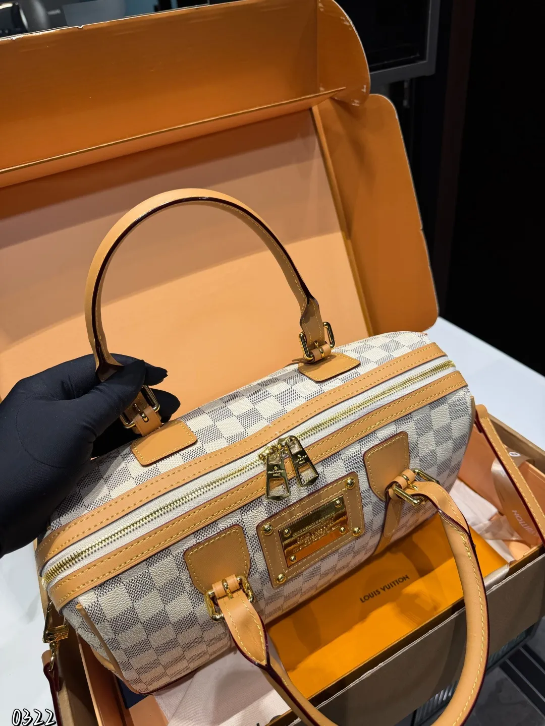 ❤️P200(礼盒包装)❤️ LV枕头包 日常最推荐 手提/斜挎/单肩更舒服 尺寸32 21cm