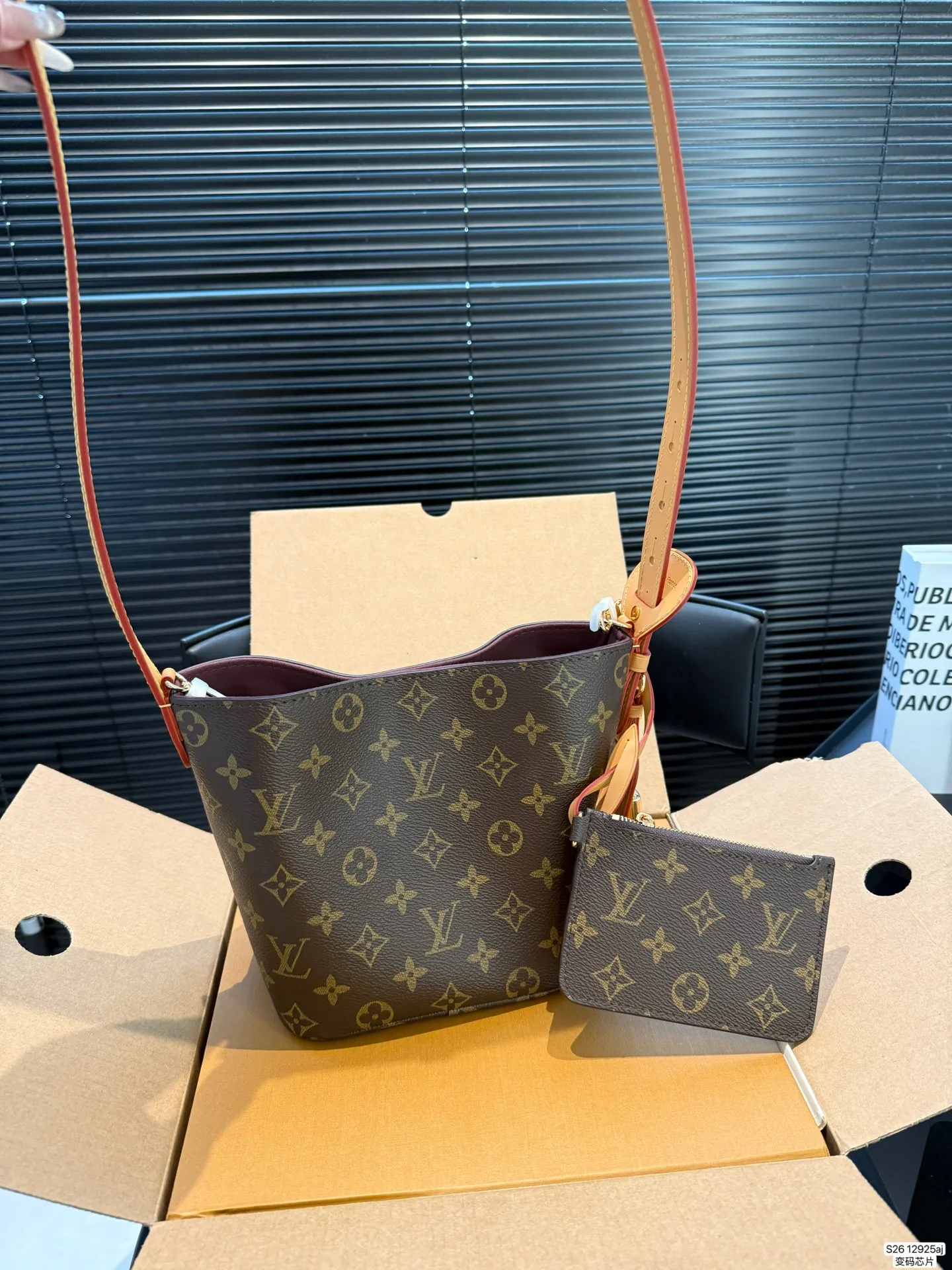 P180 芯片版本 配飞机盒折叠盒子 盲猜这次LV上新黑马是ALL IN BB Lv水桶 LV尤物! 尺寸:16 18 货号12925