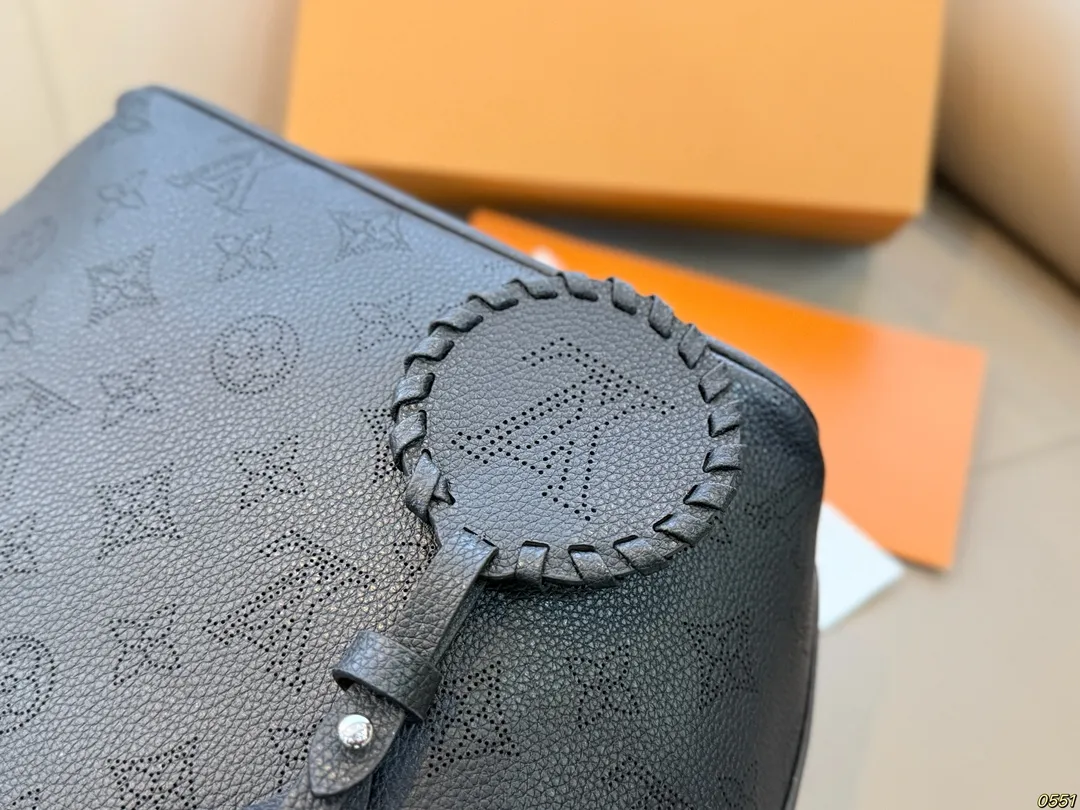 &yen;220 Lv菜篮子托特包 高颜值 潮酷 时尚女孩必入 适合日常 通勤 出街 尺寸20 20