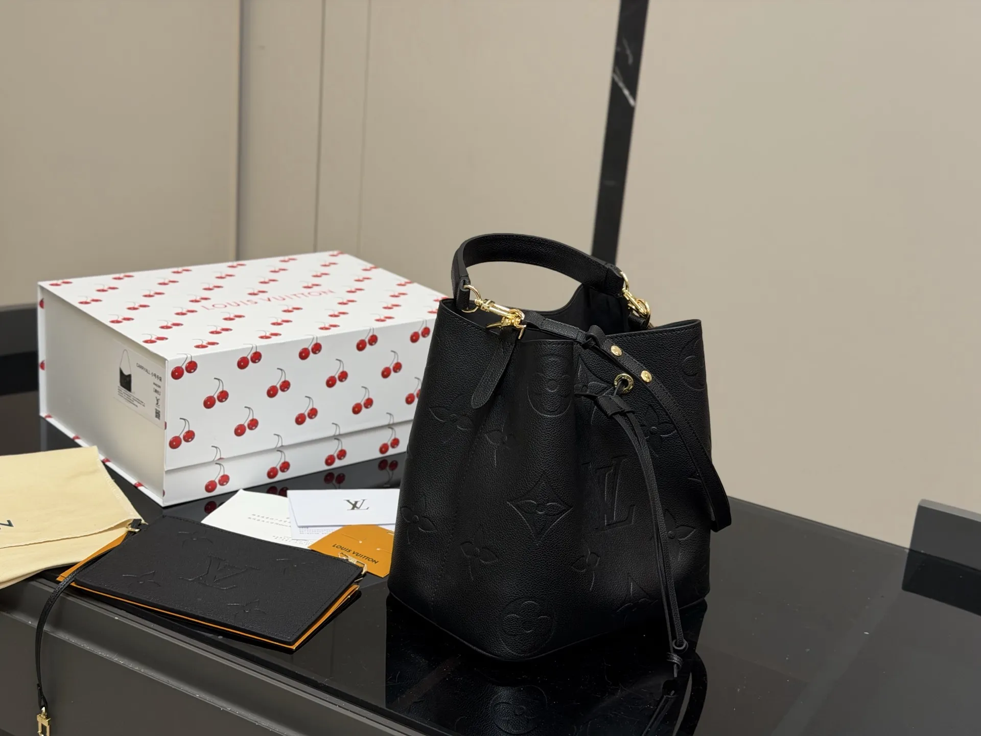 &yen;205 配折叠盒 好品质 日常最推荐 Lv 原单 水桶包 此款水桶质感软 尺寸：26cm 斜挎/单肩更舒服 搜索🔍Lv 水桶包