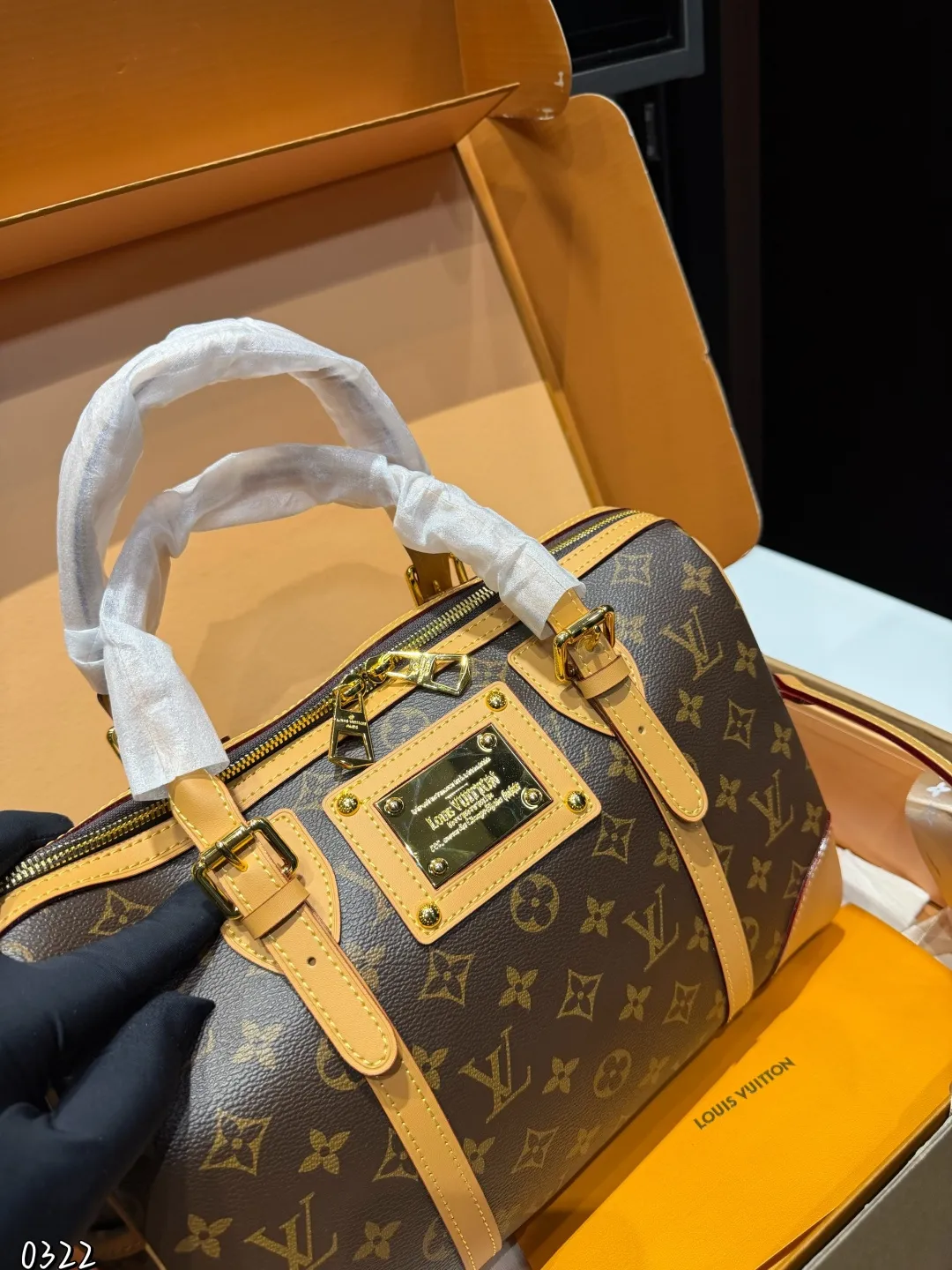 ❤️P200(礼盒包装)❤️ LV枕头包 日常最推荐 手提/斜挎/单肩更舒服 尺寸32 21cm