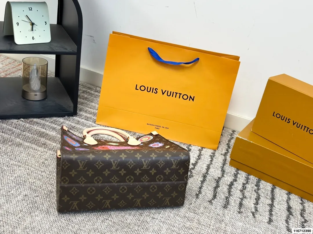 p150 无盒 LV丛林辣妈包onthego 颜值真的超级超级高 时尚感直接拉满 可爱的女孩永远的yyds 尺寸 ：32 26