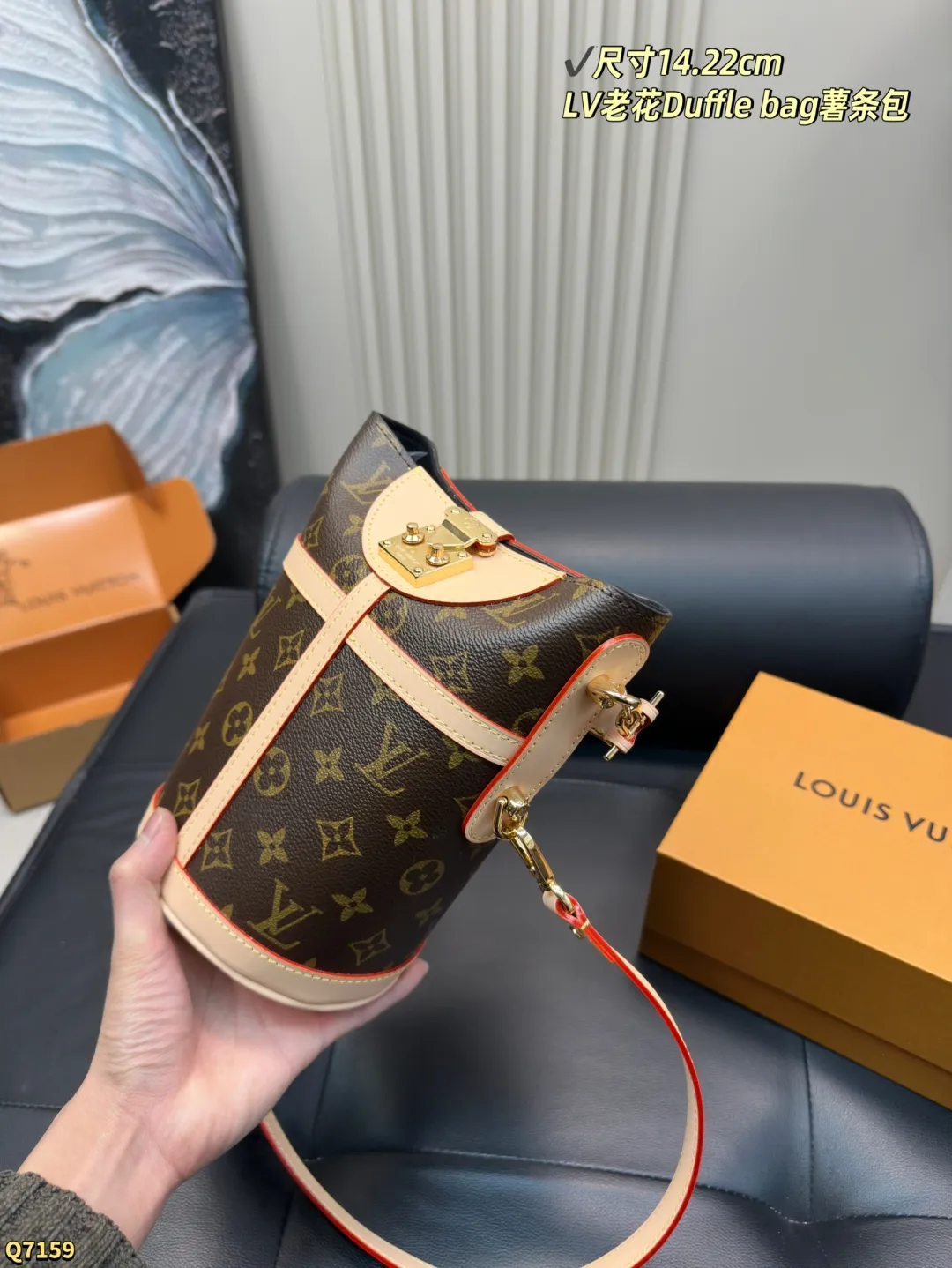 💰205配全套礼盒 尺寸14.22cm LV 经典薯条包真的绝绝子！ 它的实用性超棒，内部空间合理，还是能装蛮多的。 颜值更是没得说，经典的设计散发着独特的魅力，无论搭配休闲装还是正式装都能轻松驾驭！