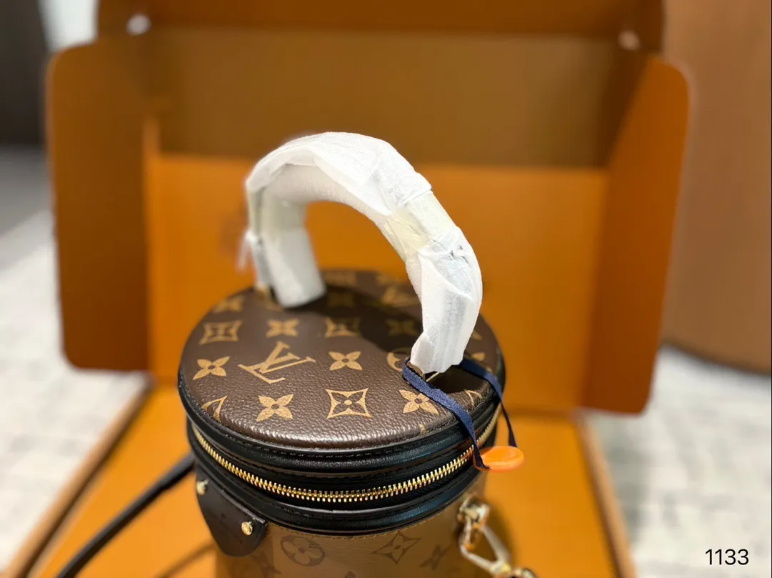 P185配礼盒🎁 Lv cannes 水桶包 发财桶新出的 太可爱啦nano发财桶 越用越香！！！ 尺寸大号15 17