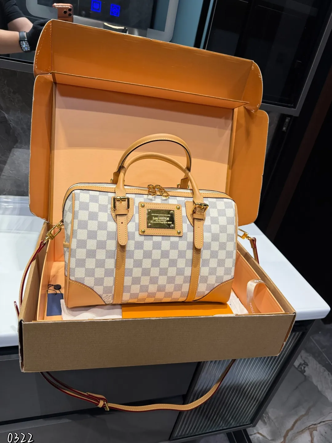 ❤️P200(礼盒包装)❤️ LV枕头包 日常最推荐 手提/斜挎/单肩更舒服 尺寸32 21cm