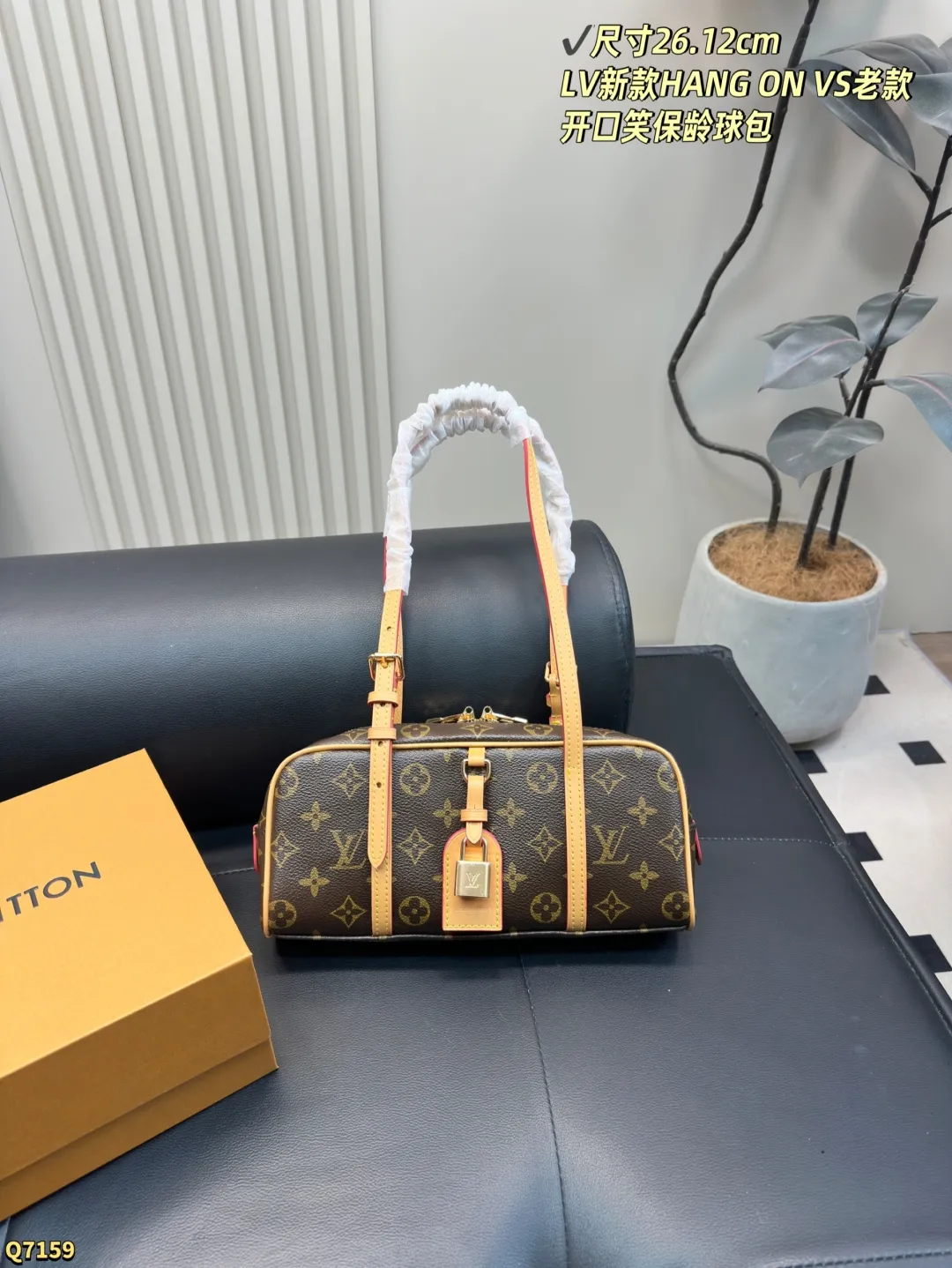 💰190配全套礼盒 尺寸26.12cm LV新款HANG ON VS老款开口笑保龄球包，新款容量很不错 又是哪位女生复古法式风格 能驾驭它吖～