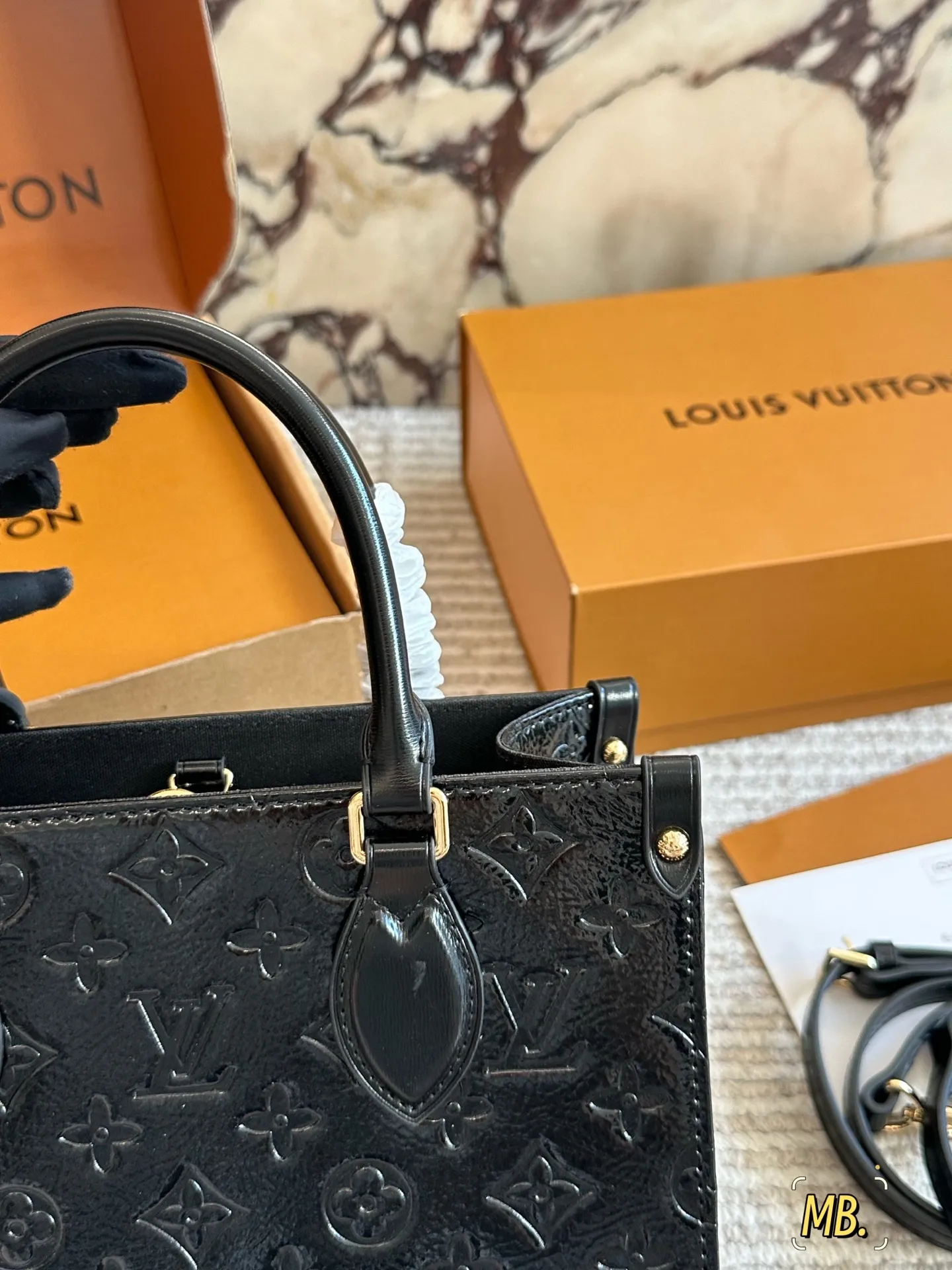 💰 185 配盒 新款丛林 size：25*19cm （小号） ONTHEGO小号手袋 搜索🔍 L家 onthego购物袋