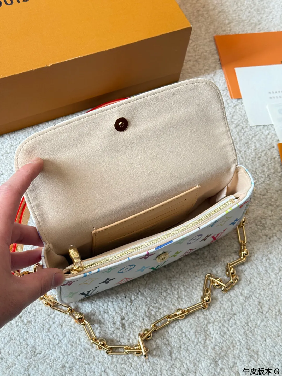 牛皮版本 p200 2025新款 LV/路易威登 WALLET ON CHAIN IVY腋下包 ~~LV ivy链条包 也是这两年的大爆款 两根肩带 包里面有做分层就很实用 尺寸22 13cm