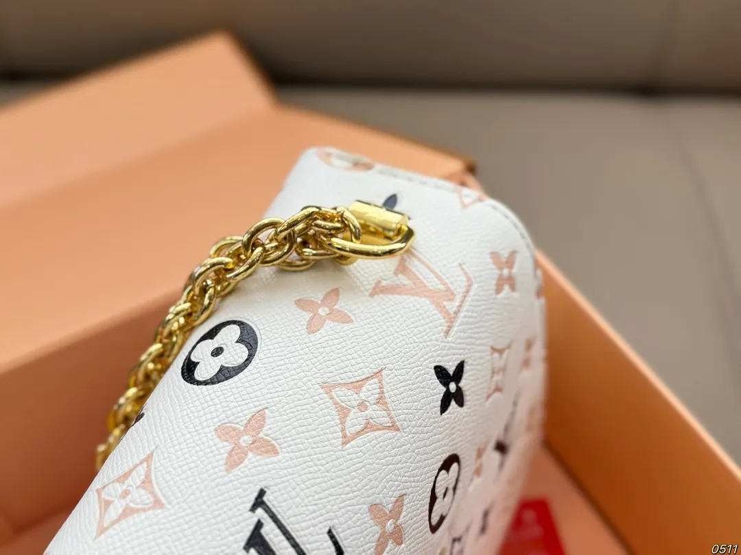 ¥145折叠盒 原版五金带logo LVTwist新款包包 复古优雅 永远的经典 正式休闲皆可 日常通勤无压力 尺寸:23 16