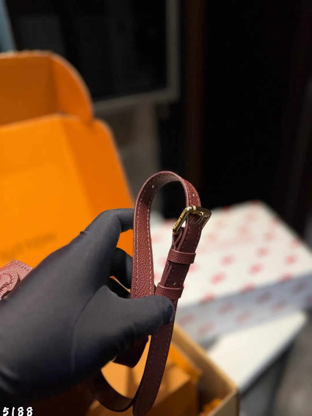 ❤️p215(礼盒包装)❤️ Lv 路易威登|Pochette Metis East west Mini 新款邮差包 LV邮差包老花手提单肩斜挎包,优雅低调的外形设计和宽敞的包身更加入了实用性,LV闪亮的纯钢金色五金配件- 可调节肩带,配有树糕皮的肩垫,拉链闭合 超细纤维内衬 尺寸 21 14cm