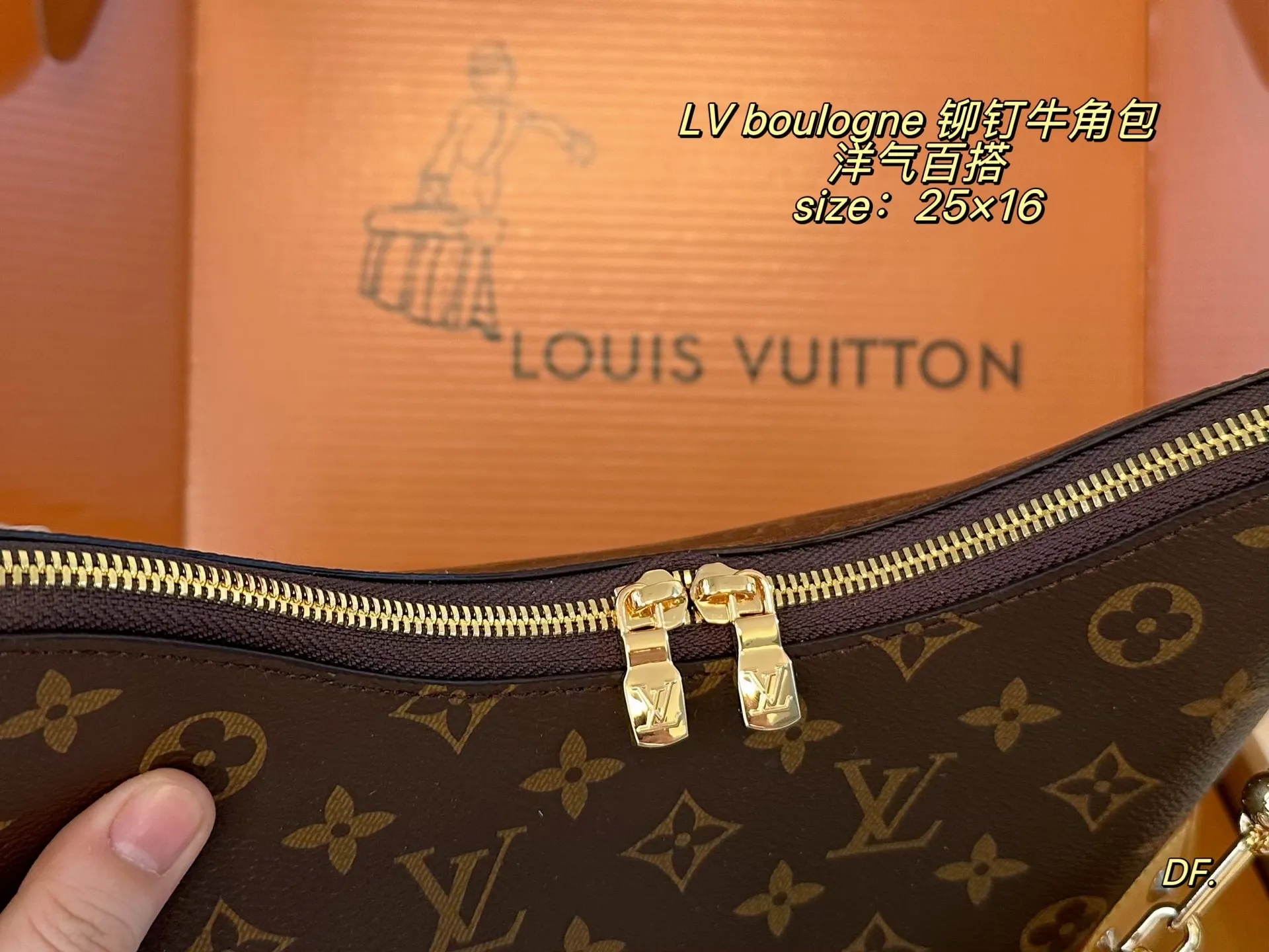 P190(折叠盒飞机盒) size:25×16 LV路易威登boulogne铆钉中古牛角包💕 经典老花配色,款式百搭! 包身轻,不显臃肿 两款肩带,背法多样~ 超级好搭配,实用性美貌兼具✅