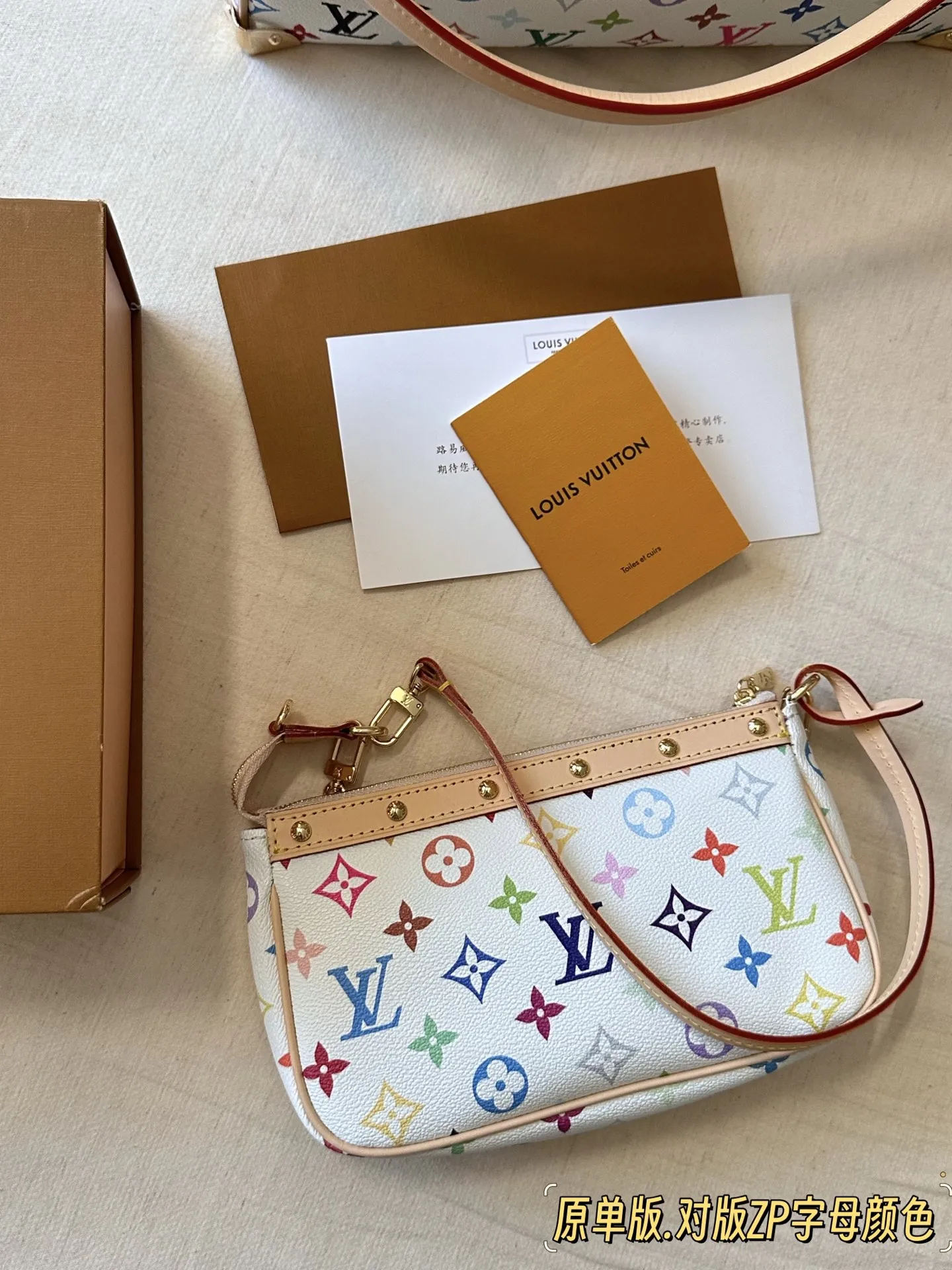 💰200 配盒 原单版 size:22*12cm L家 麻将包 !复刻版 ⚠️短肩带!链条⛓️ 统统都有!! 麻将包超百搭 真香腋下包