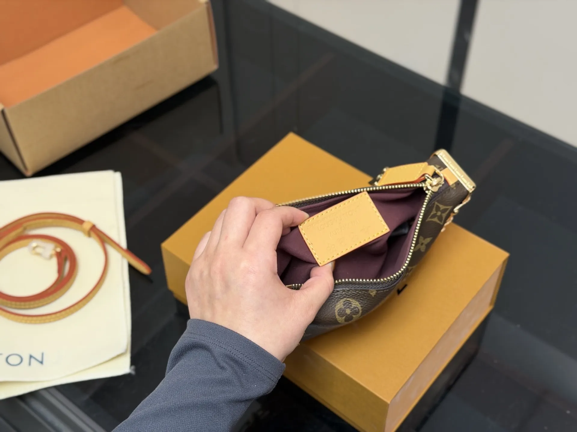 &yen;225 （折叠盒➕飞机盒） size：23*11cm 超时空爆款 Lv王炸新款包 横版谷爱凌 一定要入的它！ 超级洋气 upupup 搜索🔍Lv 软箱子（盒子）