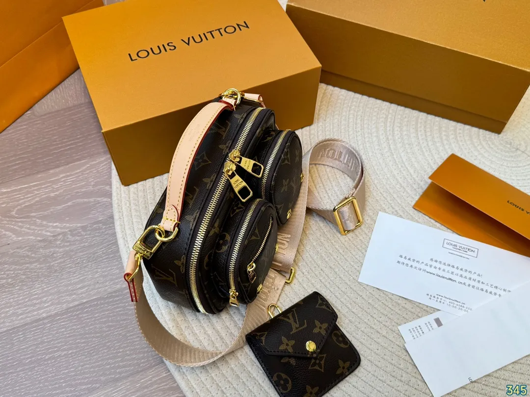 原版复刻&yen;205折叠盒 LV 炸药相机包 超级帅气的包，背上去就是这条街回头率最高的妞，逛街购物就可以背它，买的东西统统装里面，出差的时候也可以背它，配衣服是很A的！尺寸：19 12