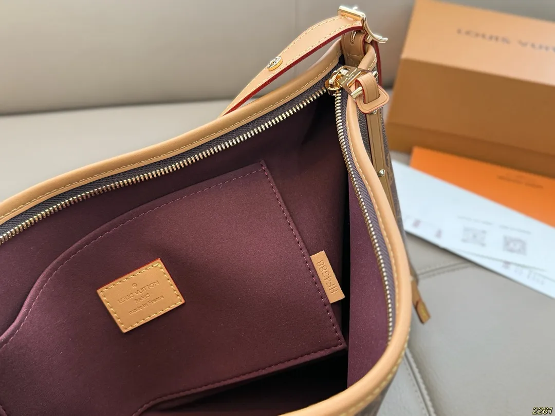 ¥175折叠盒 lv横版carryall好像也挺可爱 Carryall算得上是L家的当家花旦之一了, “简洁实用