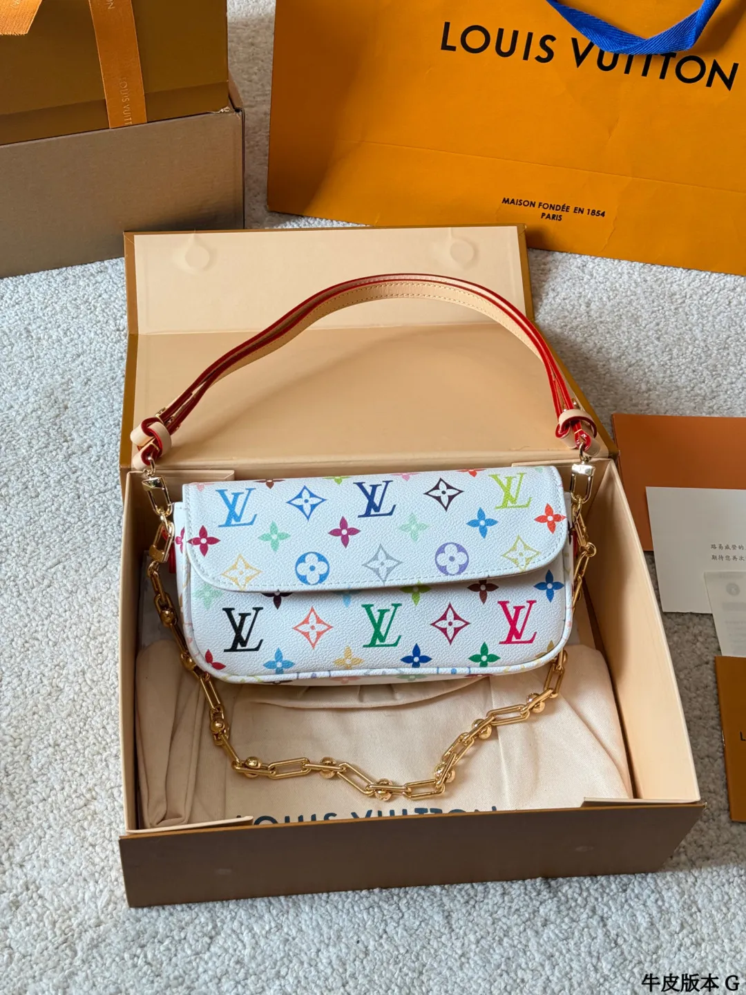 牛皮版本 p200 2025新款 LV/路易威登 WALLET ON CHAIN IVY腋下包 ～～LV ivy链条包 也是这两年的大爆款 两根肩带 包里面有做分层就很实用 尺寸22 13cm