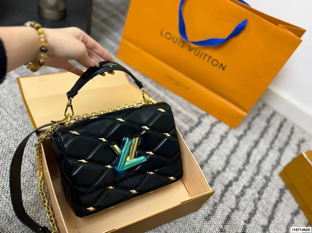 p180 折叠盒 原版五金带logo LV Twist新款包包 复古优雅 永远的经典 正式休闲皆可 日常通勤无压力 尺寸：24.17