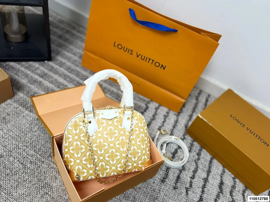 p190 配折叠盒 Lv Alma贝壳包 内敛！深沉！有味道！ 这款百搭的经典手袋 依然很受现代的青睐！ 尺寸：22 17