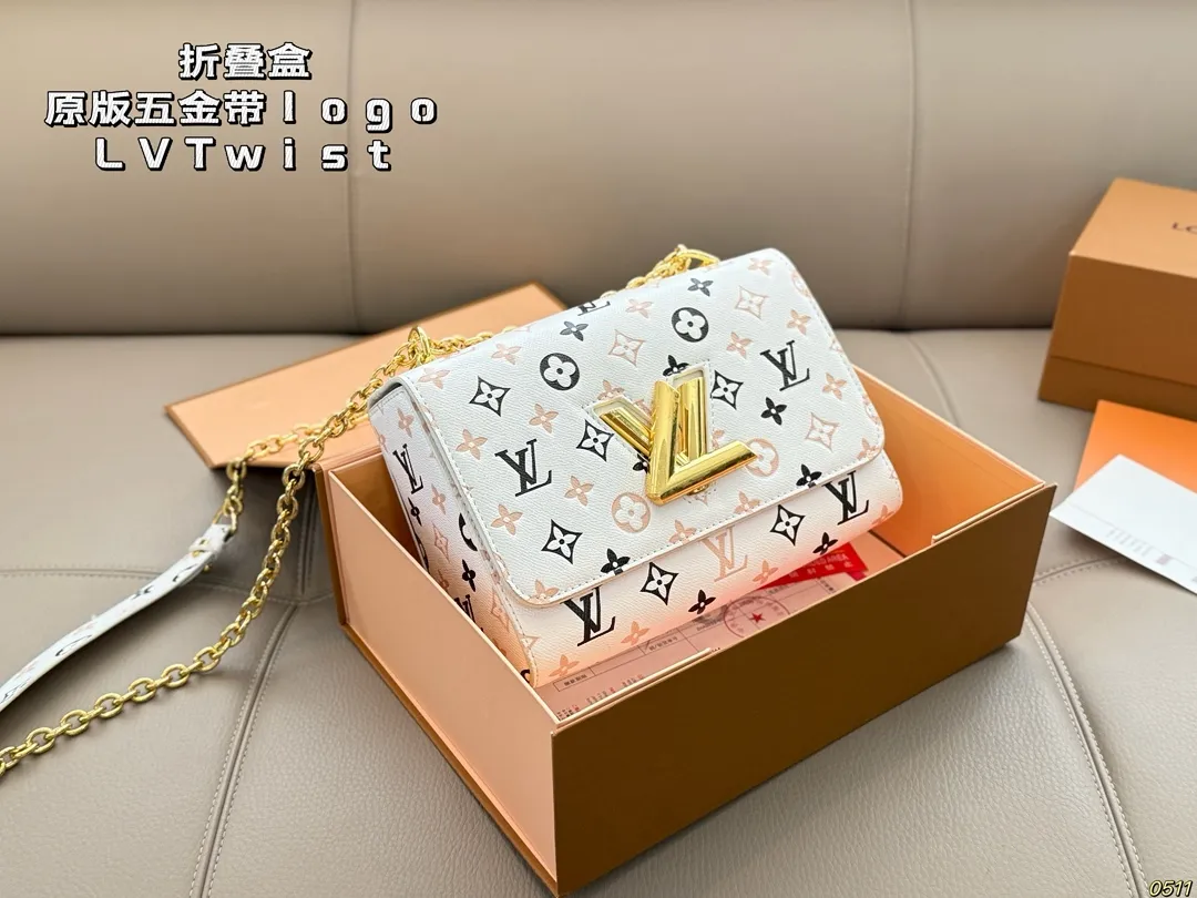 &yen;145折叠盒 原版五金带logo LVTwist新款包包 复古优雅 永远的经典 正式休闲皆可 日常通勤无压力 尺寸：23 16