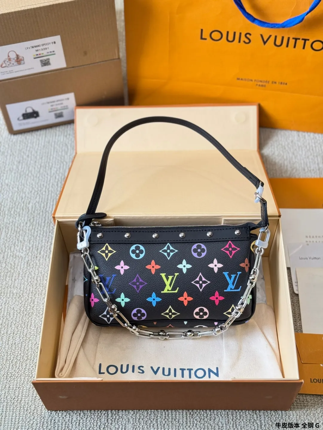 牛皮版本 全钢 p200 LV村上隆联名款麻将包 2025早春走秀款 枕头包 LV/路易威登 新款经典枕头包单肩斜挎女包 尺寸20 13cm 折叠盒包装