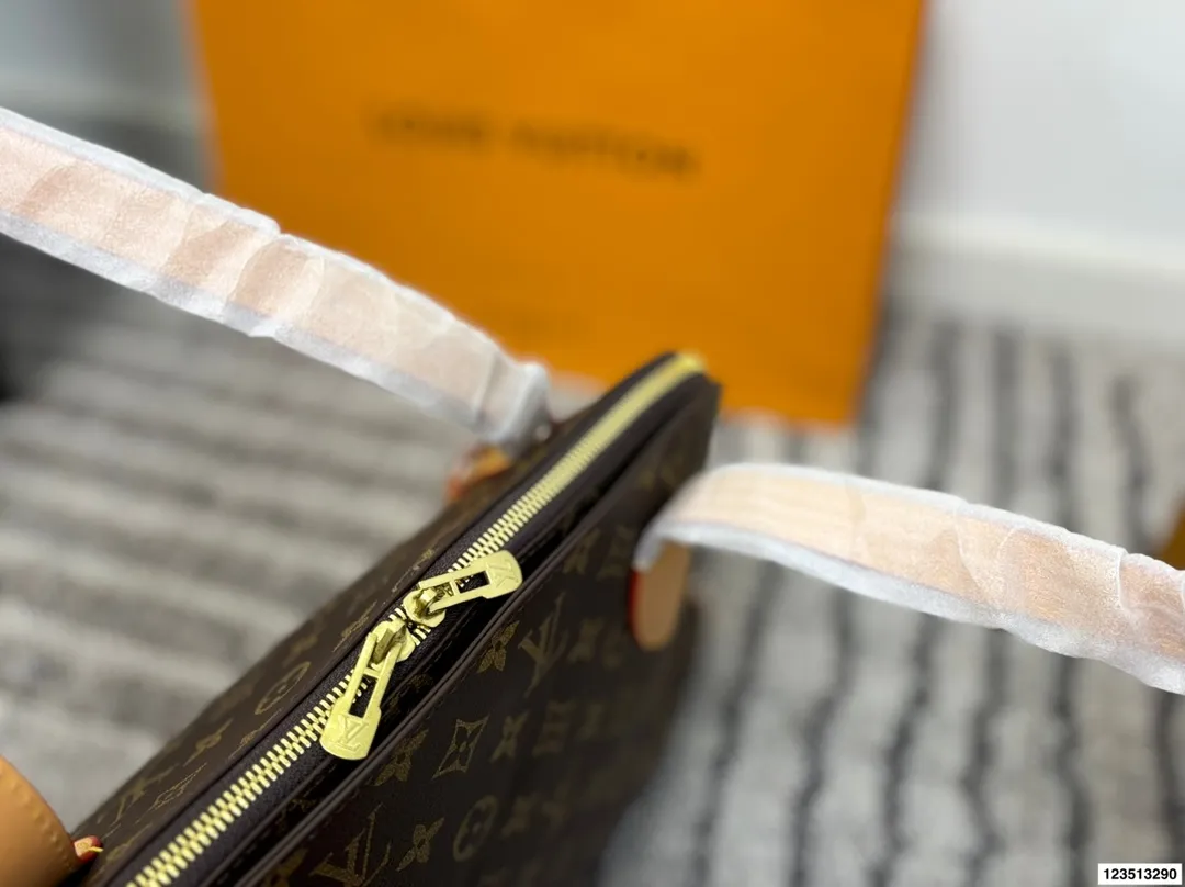 p140 无盒 LV 新款购物袋系列Low Key Hobo手袋中古系列锁头托特tote 可调节肩带点缀经典铭纹挂锁 尺寸43.26