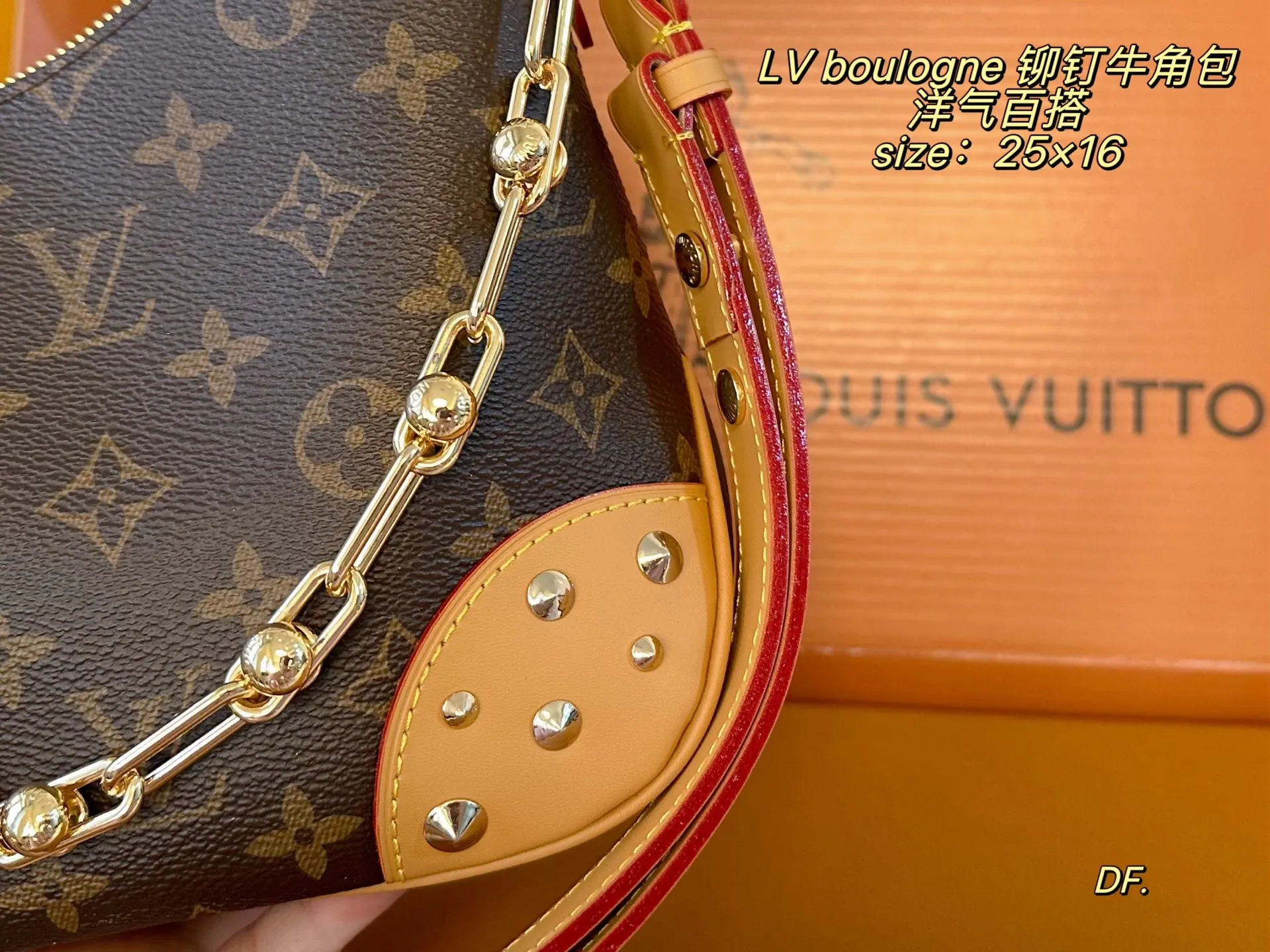 P190(折叠盒飞机盒) size:25×16 LV路易威登boulogne铆钉中古牛角包💕 经典老花配色,款式百搭! 包身轻,不显臃肿 两款肩带,背法多样~ 超级好搭配,实用性美貌兼具✅