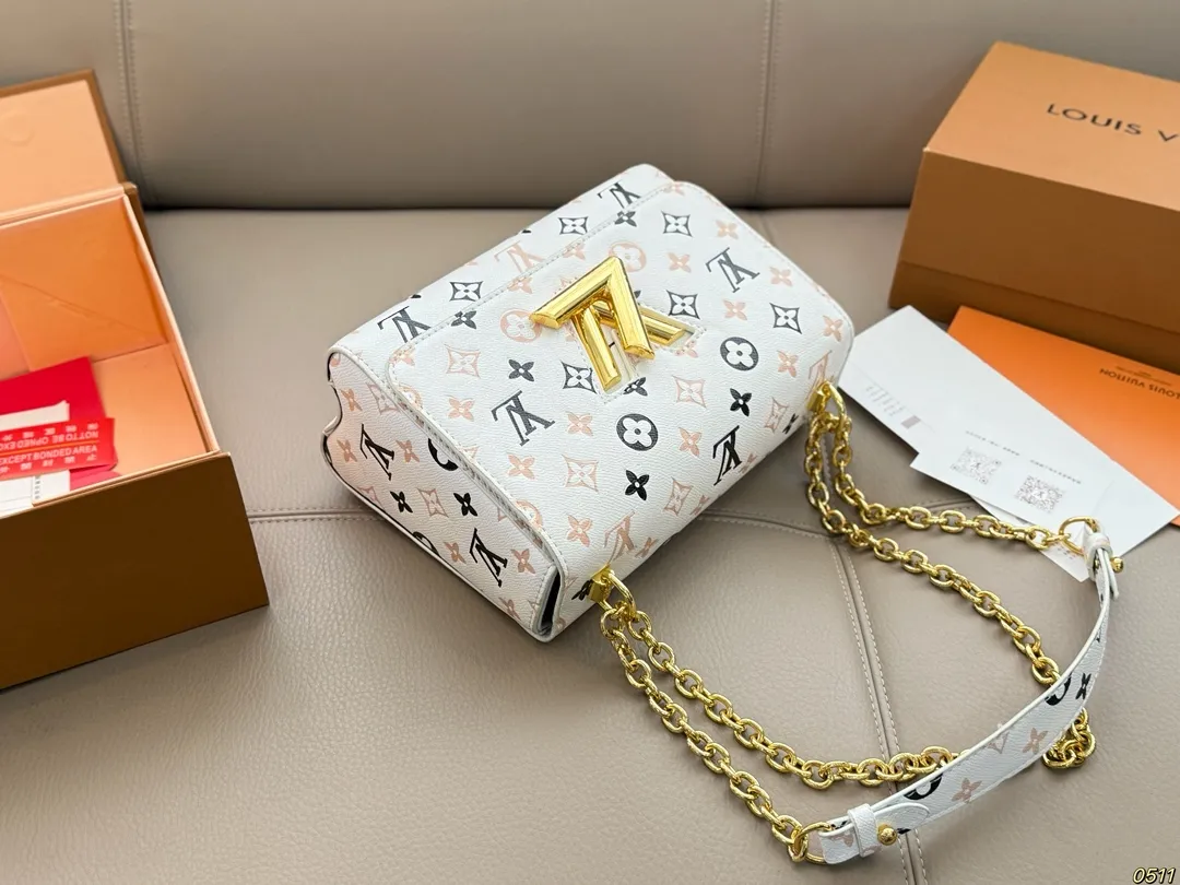 ¥145折叠盒 原版五金带logo LVTwist新款包包 复古优雅 永远的经典 正式休闲皆可 日常通勤无压力 尺寸:23 16