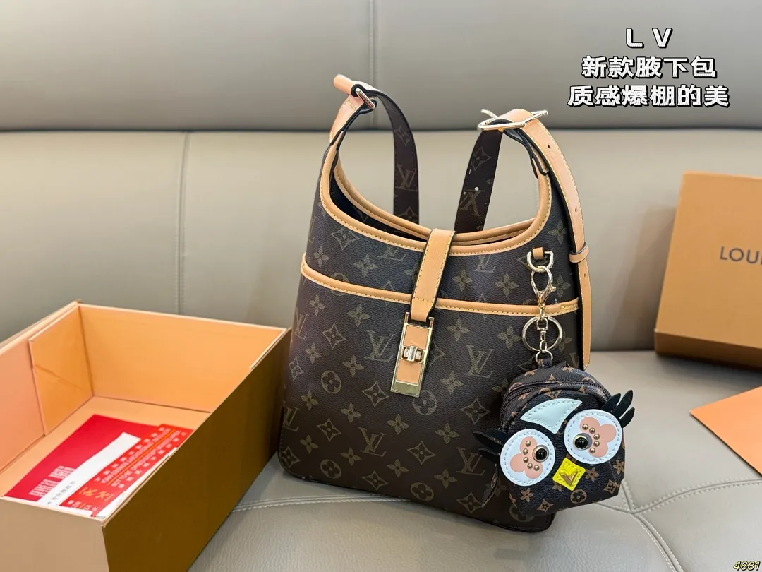 &yen;135 LV新款腋下包 质感爆棚的美 上身真的太太太有质感啦 日常逛街不要太吸晴 尺寸23 22