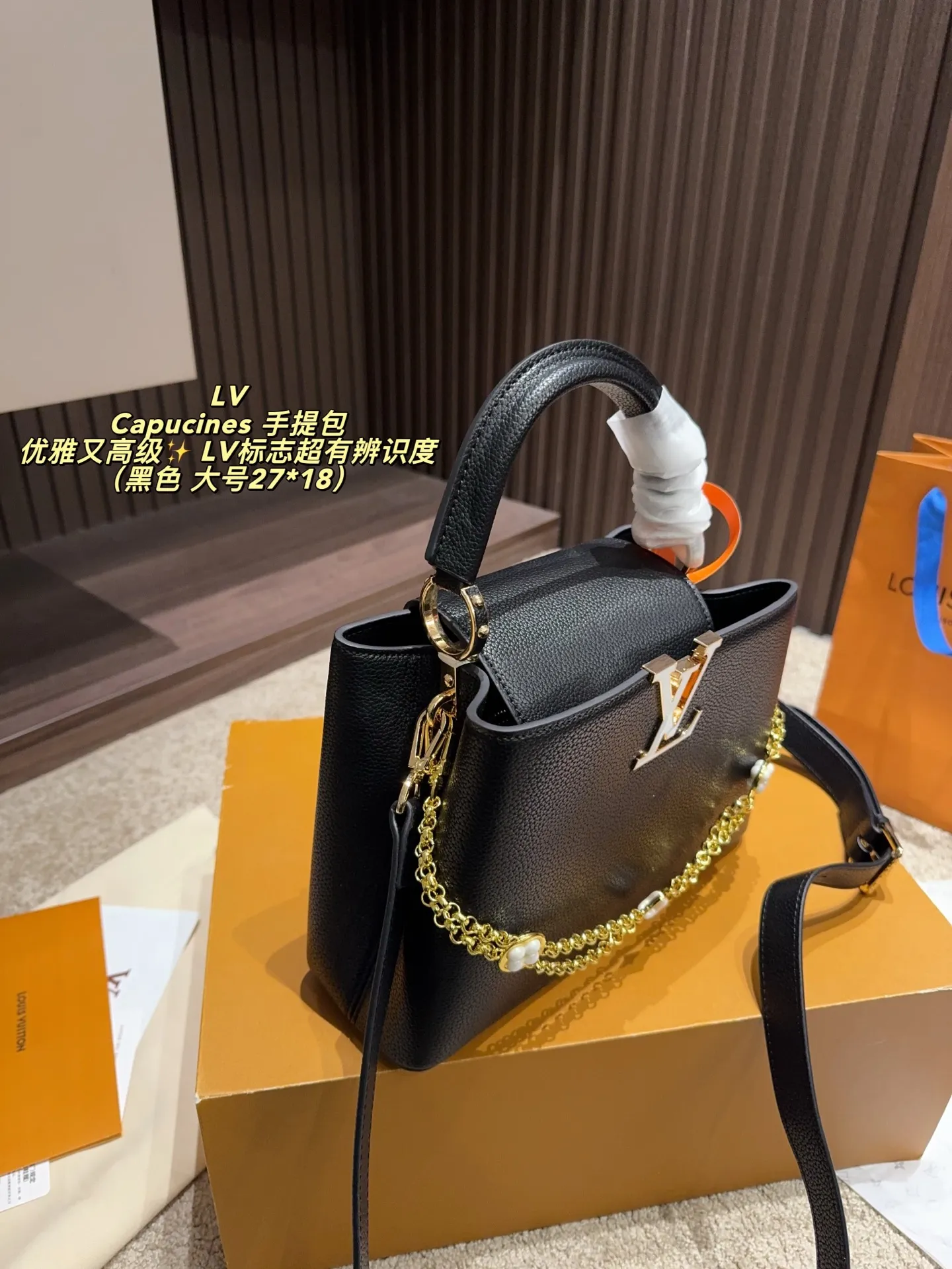 P185配折叠盒⚠️尺寸27*18 P175配折叠盒⚠️尺寸20*14 LV Capucines 手提包 优雅又高级✨ LV标志超有辨识度,手提or斜挎都OK,配可拆卸肩带,日常通勤、晚宴都能轻松驾驭。尺寸适中,收纳力满分,实用又时髦!沉稳大气,细节精致,秋冬搭配深色系服饰超加分,是LV经典系列代表款之一