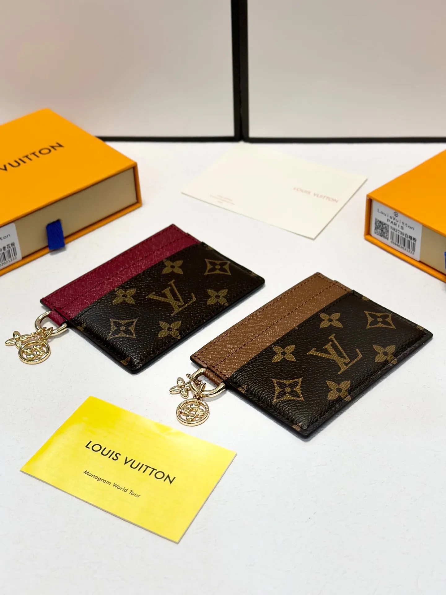 P70🎀🎀颜色 老花 老花粉 老花黑 白格🎀尺寸 10x5🎀纯皮卡包 超级自留。两用卡包钱包👛卡位钞票位 特别实用