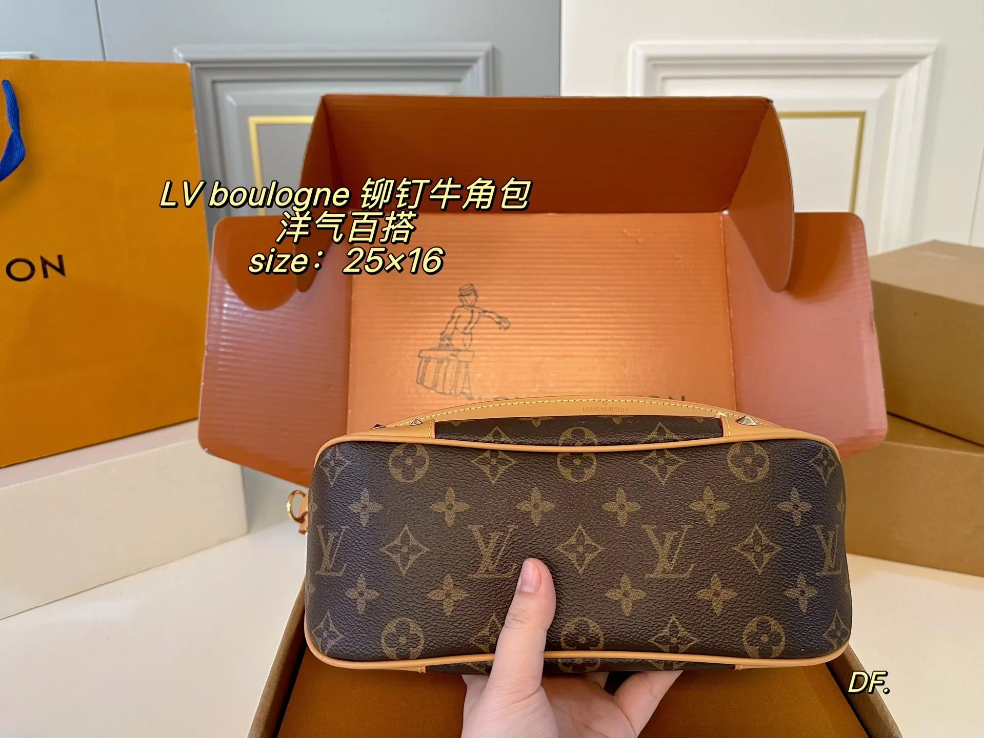 P190(折叠盒飞机盒) size:25×16 LV路易威登boulogne铆钉中古牛角包💕 经典老花配色,款式百搭! 包身轻,不显臃肿 两款肩带,背法多样~ 超级好搭配,实用性美貌兼具✅