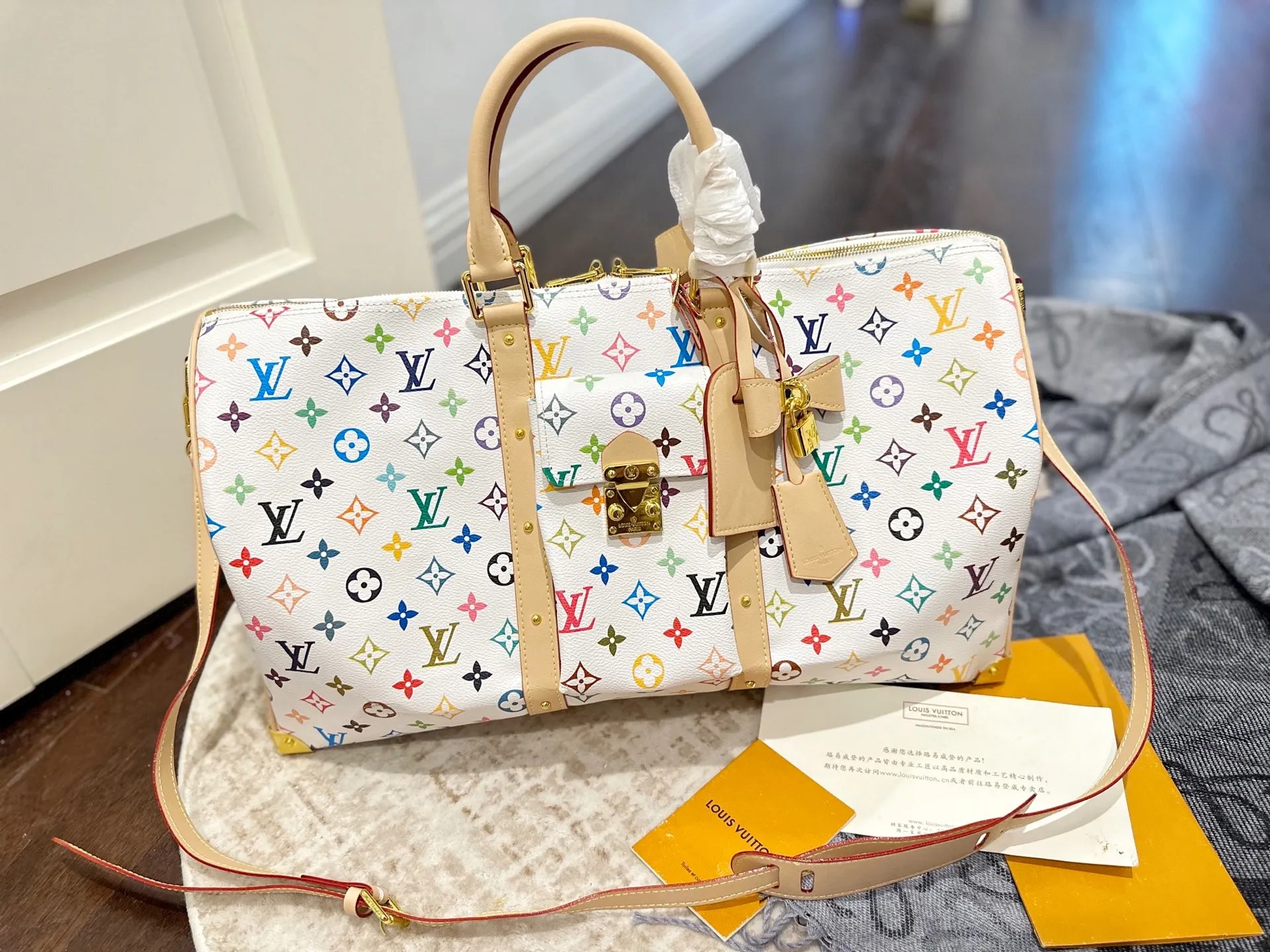 p220 尺寸 45cm 超酷中LV Keepall老花旅行袋 LVKeepall 出差旅行最常用的一只包 这是超酷的一只包 可以做健身包，也可做旅行袋 容量超级感人非常的实用! 出差三四天背这只包，衣服和洗漱用品完全足够!最主要是凹造型最棒了~ 马上爱豆出街的赶脚 路易威登Louis Vuitton 9VintageMusevie 中古店Iv keepall 老花手提包包